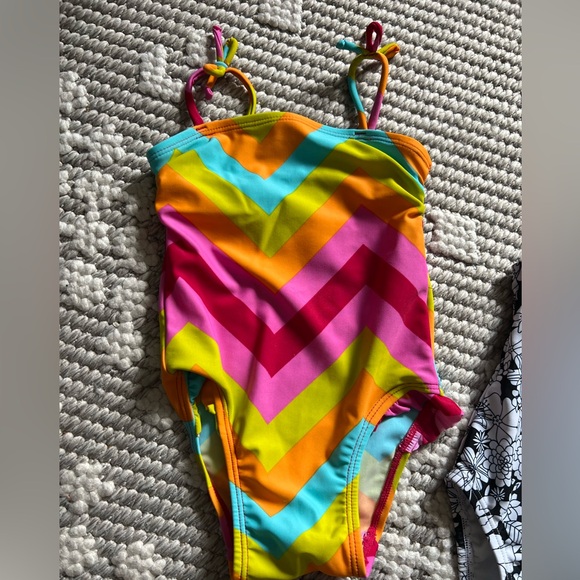 Baby GAP - infant bathing suits. Size 12-18 months - Picture 3 of 7